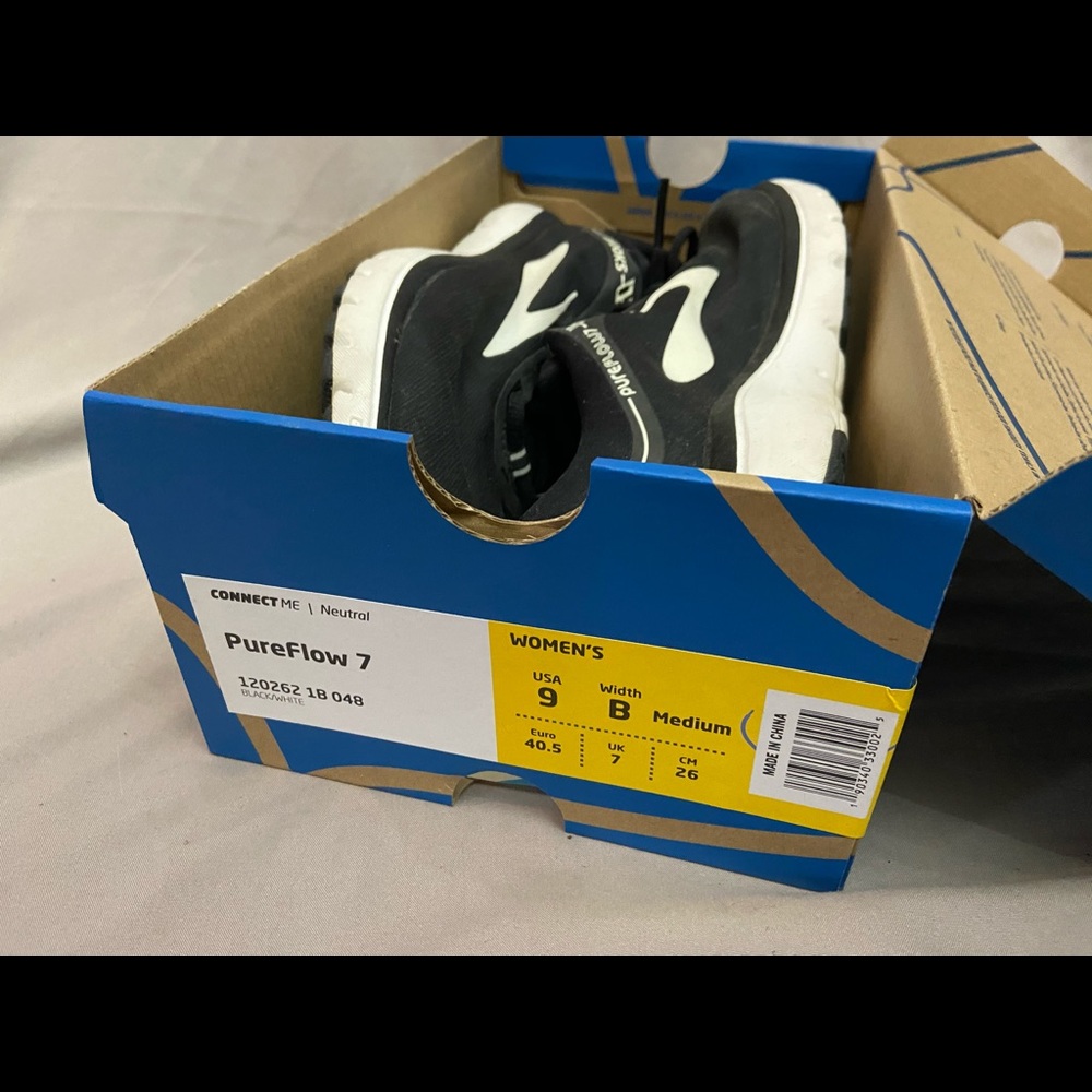 Brooks Pure Flow 7 women’s size 9